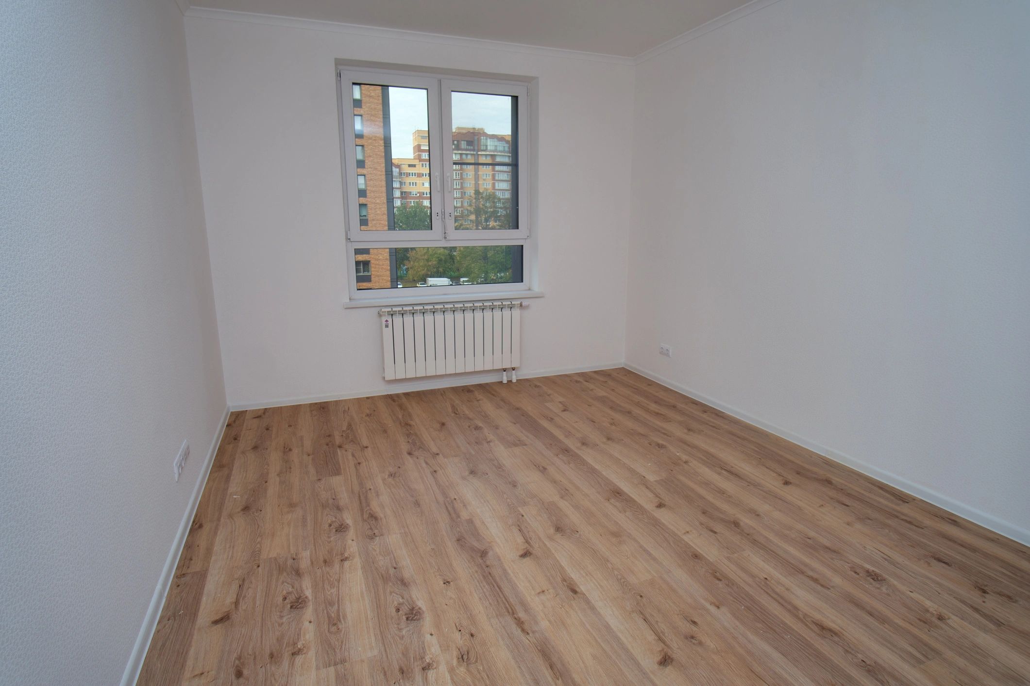 Finished apartment room with new flooring